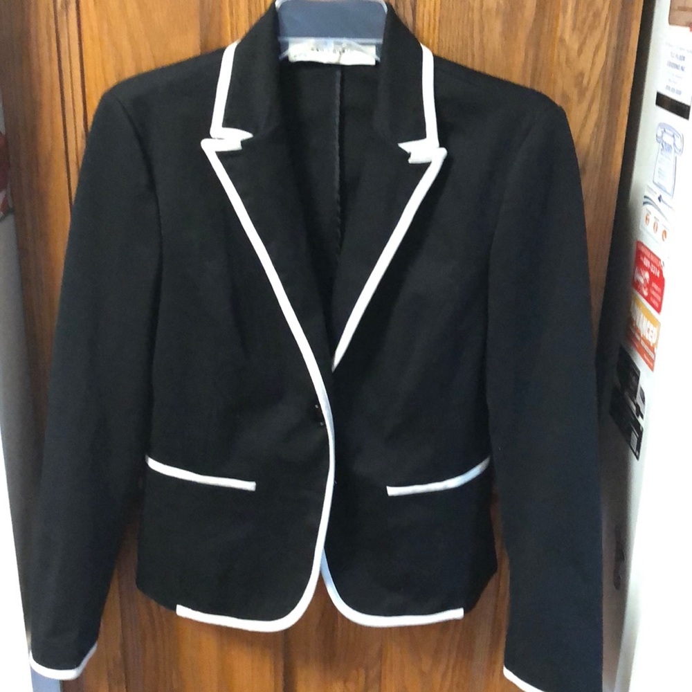 Zara basic women’s black with cream piping blazer